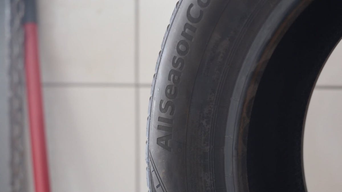 Combien de kilomètres peut-on parcourir avec un pneu avant de le remplacer ?